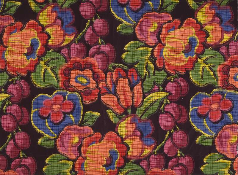 Wallpaper with floral pattern