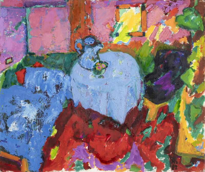 Interieur mit blauem Bett