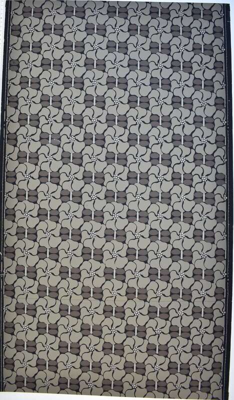 Wallpaper with stylised flower motif